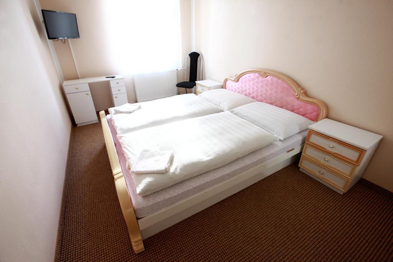 Hotel Slavie กลาชเตเรซ นาด โอห์รี ภายนอก รูปภาพ